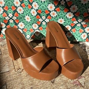 Worn once! Larroude Dolly Platform in Caramel leather size 9